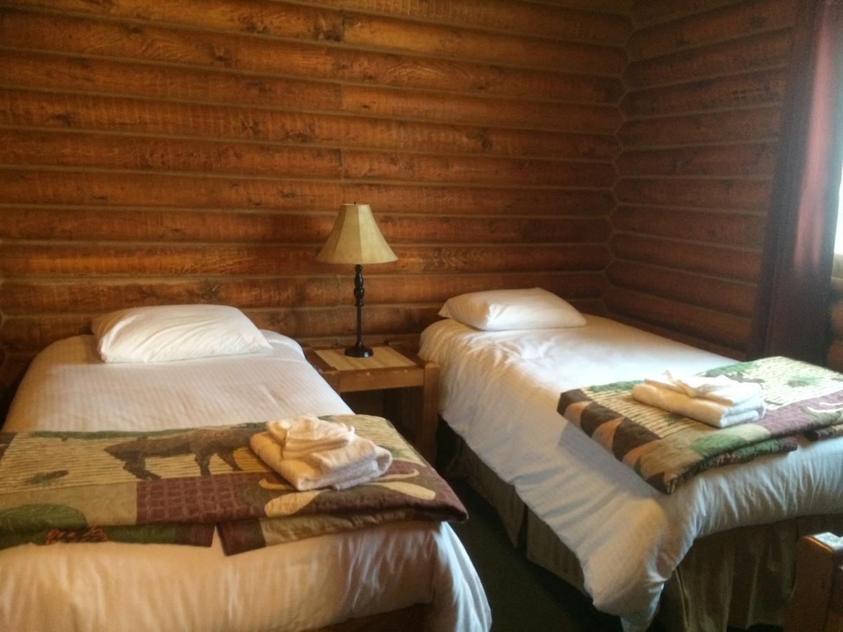 Bakers Narrows Lodge And Conference Center Flin Flon Eksteriør billede