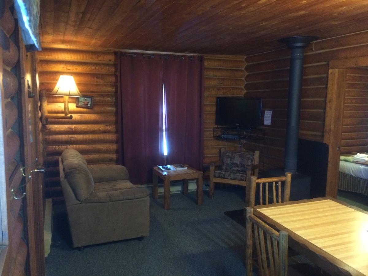Bakers Narrows Lodge And Conference Center Flin Flon Eksteriør billede