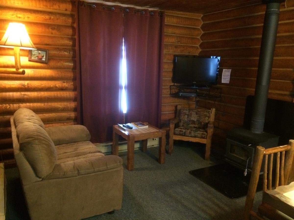 Bakers Narrows Lodge And Conference Center Flin Flon Eksteriør billede