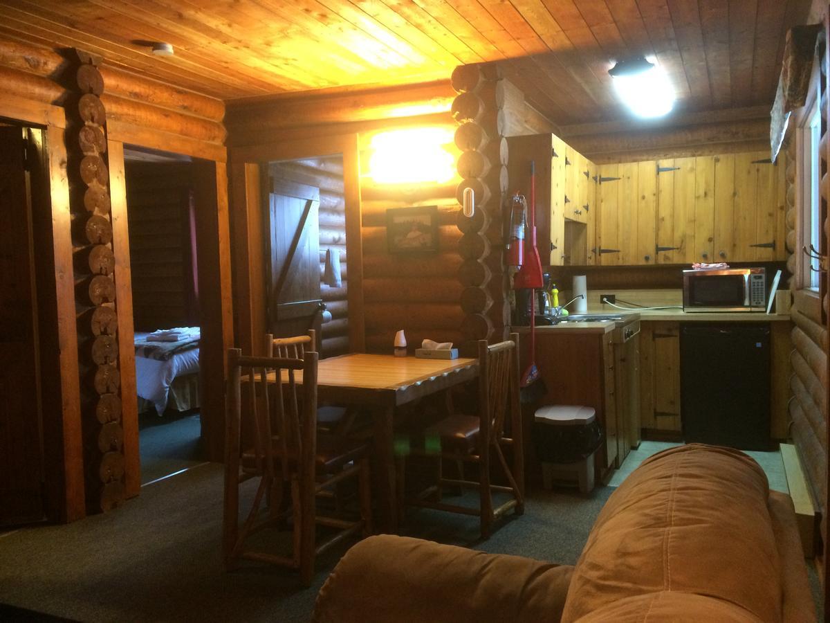 Bakers Narrows Lodge And Conference Center Flin Flon Eksteriør billede