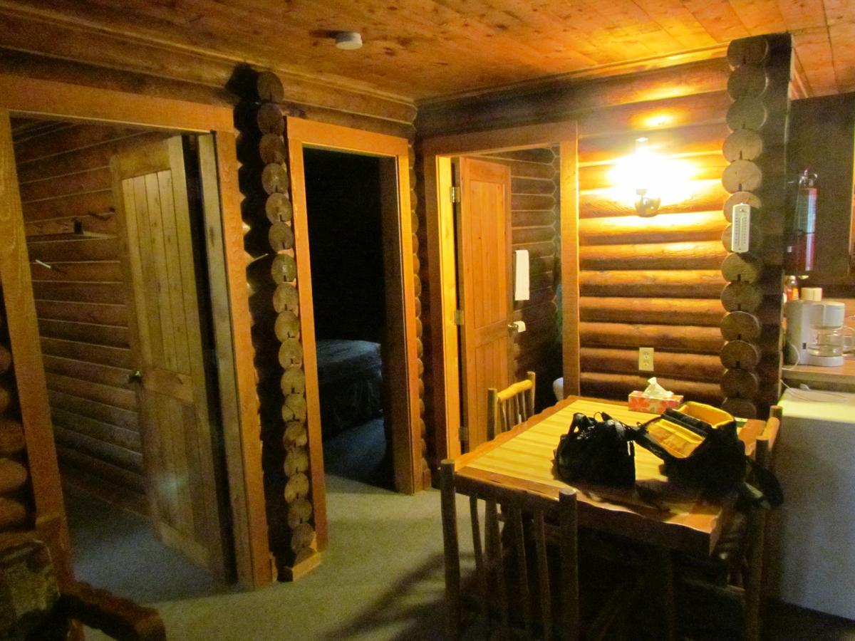 Bakers Narrows Lodge And Conference Center Flin Flon Eksteriør billede